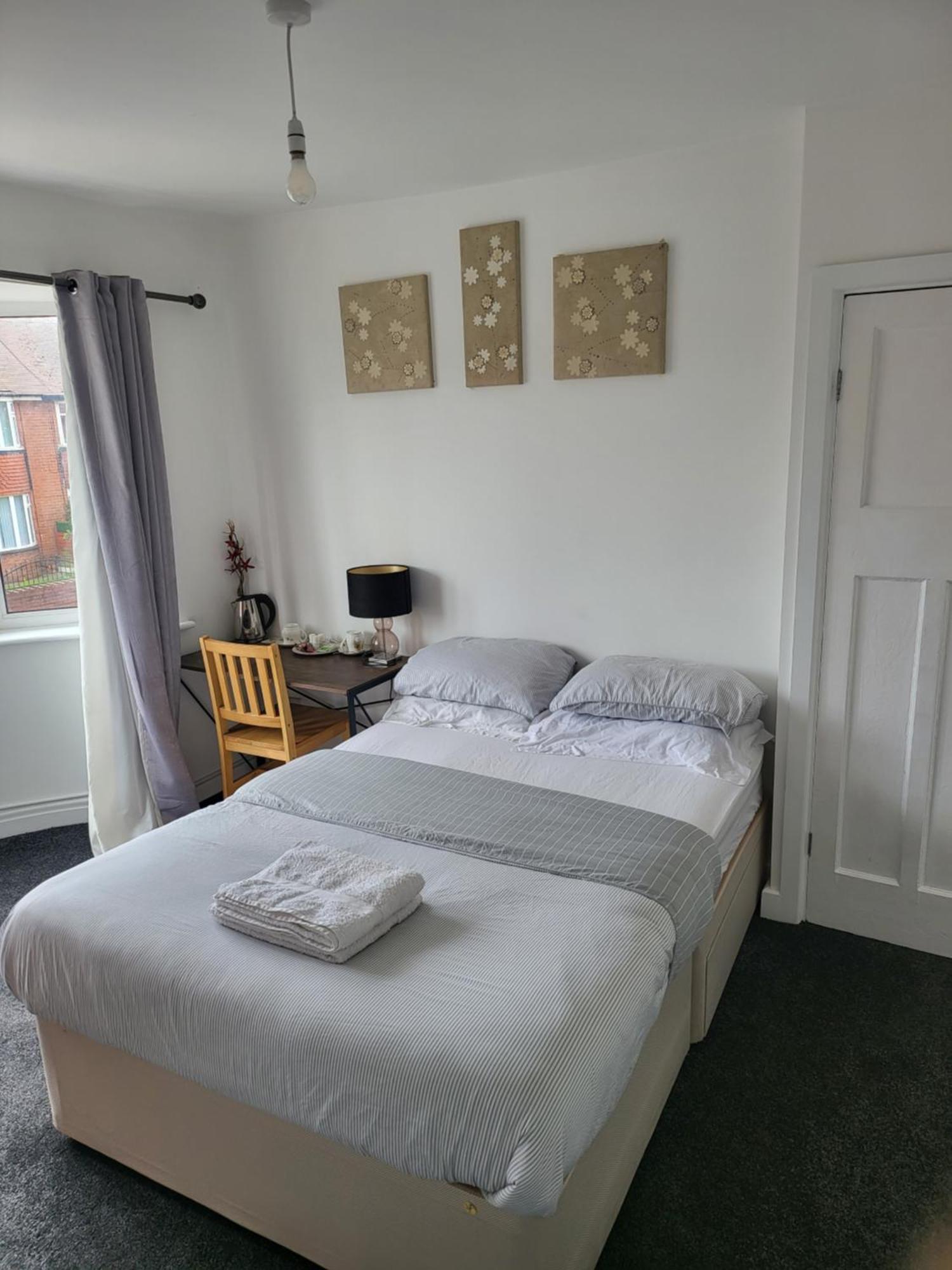Petals Rm Hotell Leeds  Exteriör bild